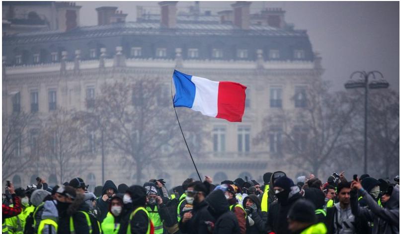 Листи проти «поступок ісламізму» у Франції — це початок виборчої кампанії правих — міжнародник