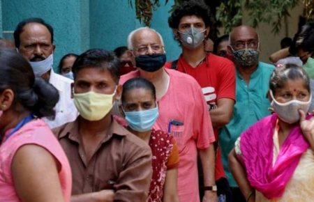 Казати про новий штам коронавірусу в Індії зарано — епідеміологиня