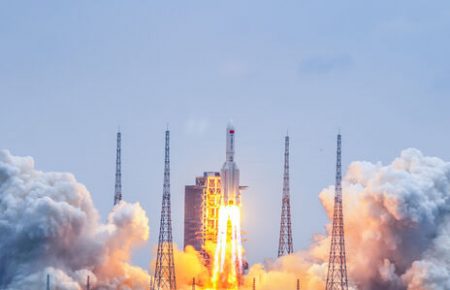 Китайська космічна ракета вийшла з-під контролю і може впасти на Землю