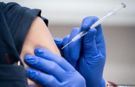 У червні в Україну прибудуть нові партії вакцини від Pfizer і AstraZeneca