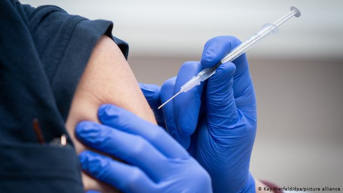 У червні в Україну прибудуть нові партії вакцини від Pfizer і AstraZeneca