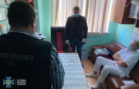 В Одессе врачи требовали деньги за бесплатные операции на сердце — СБУ
