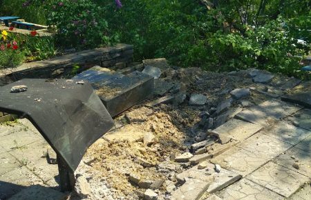 Бойовики проїхали по кладовищу на Луганщині і зруйнували його