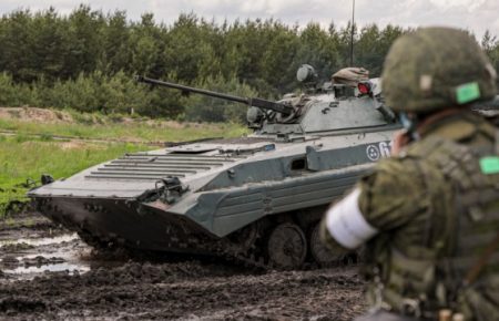 Вдоль украинской границы еще остается 80 тысяч российских военных — The New York Times