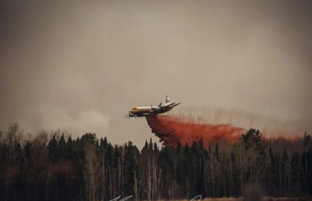 У Канаді лісова пожежа знищила вже понад тисячу гектарів (ФОТО)