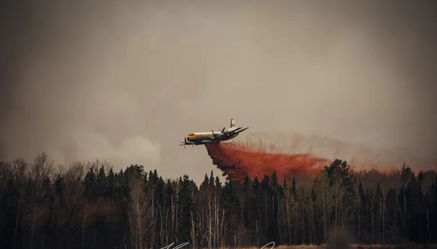 У Канаді лісова пожежа знищила вже понад тисячу гектарів (ФОТО)