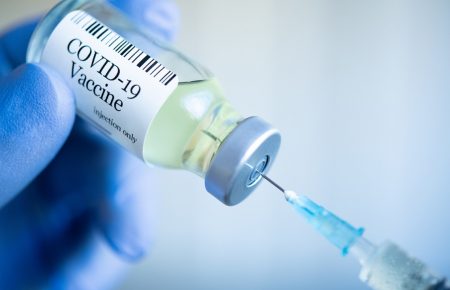 Що робити, якщо вам відмовили у вакцинації без підписаної декларації?