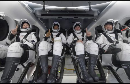 Корабель Crew Dragon компанії SpaceX успішно повернувся на Землю
