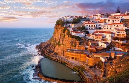 Португалія відкривається для туристів, але не для усіх