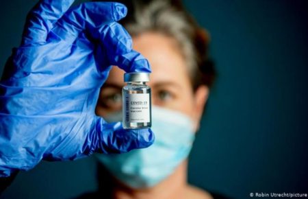 Украинские ученые разрабатывают три вакцины против COVID-19 — Ляшко