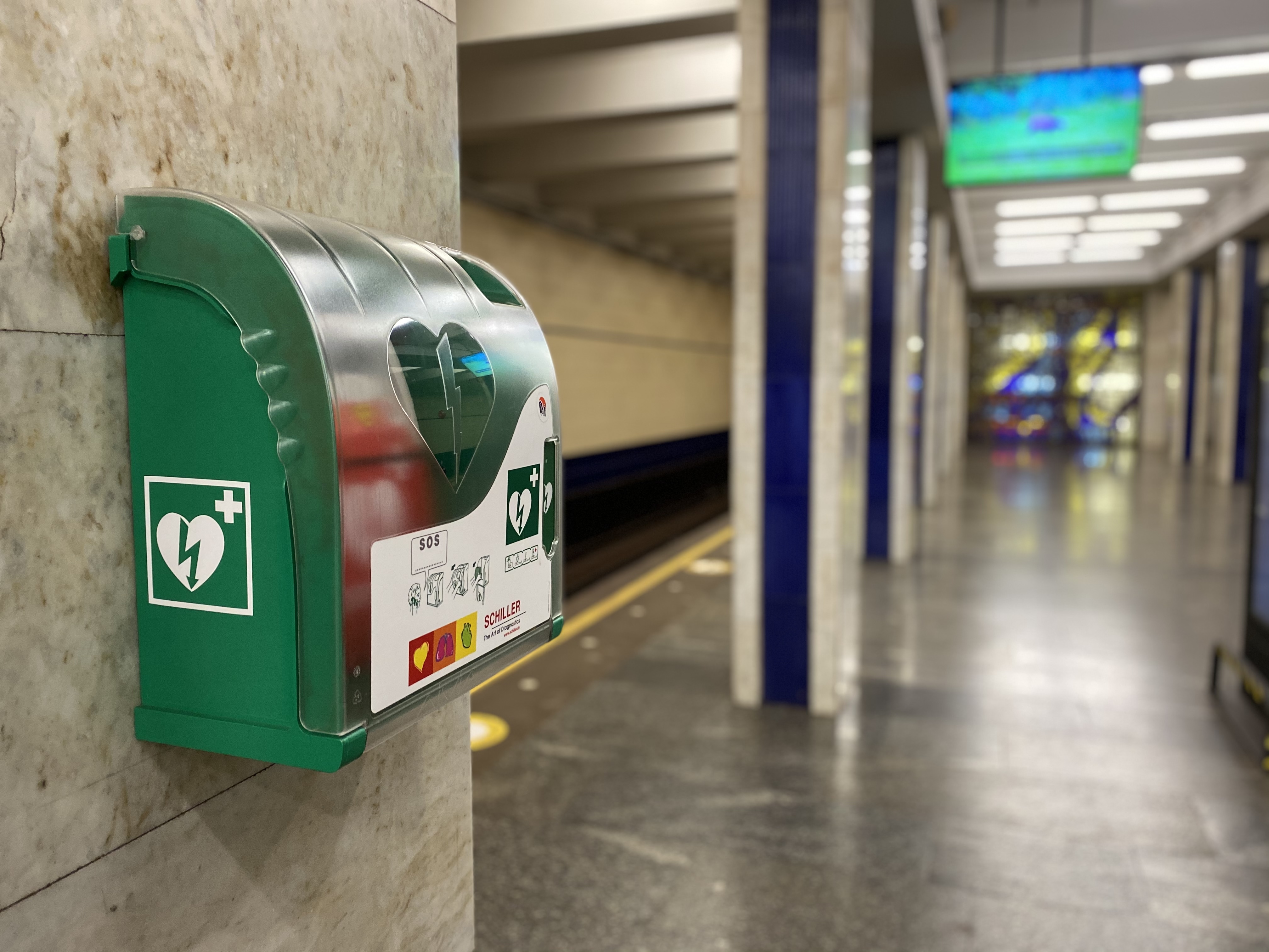В киевском метрополитене разместили дефибрилляторы в свободном для пассажиров доступе
