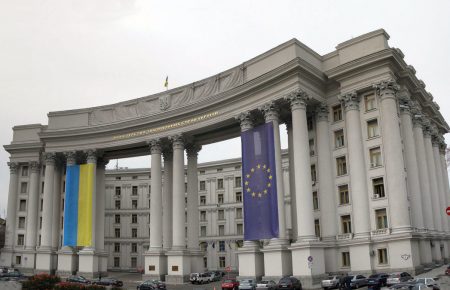 «Росія продовжує проводити гібридну агресію» — у МЗС України відреагували на сакнцїі РФ проти представників ЄС