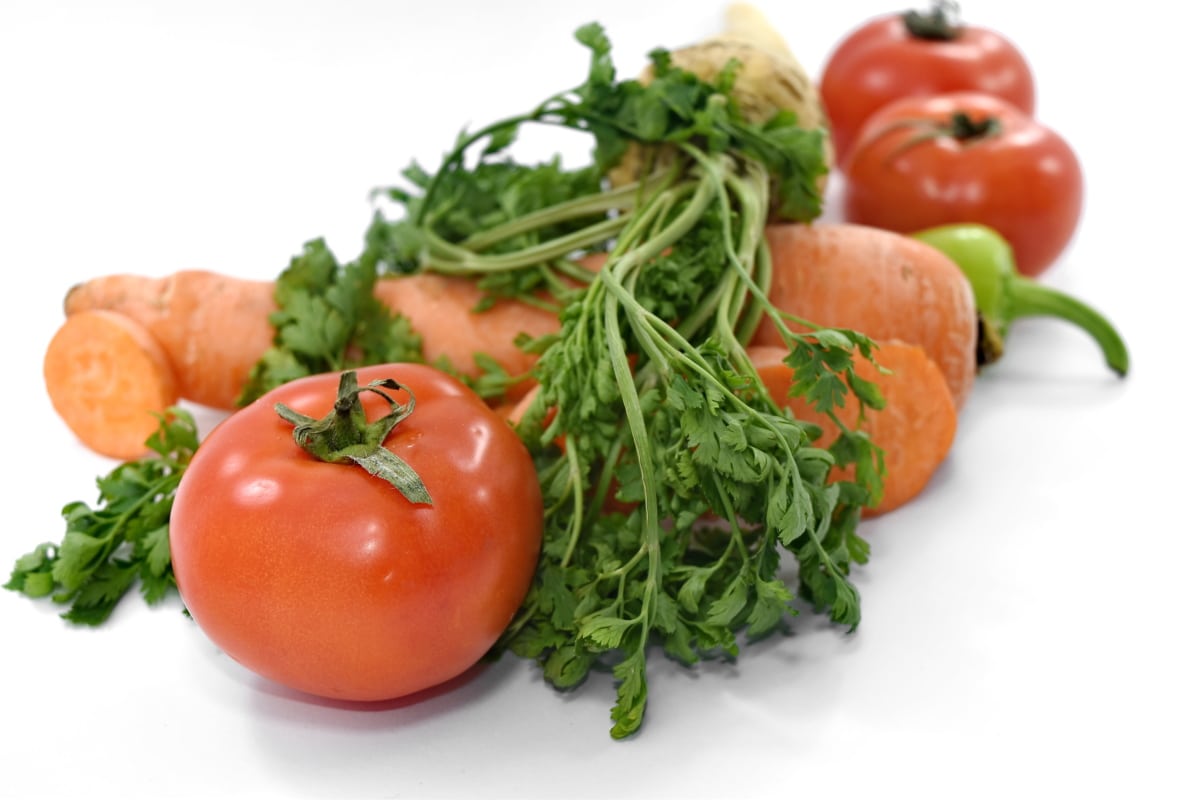 Помидоры маловместительны на нитраты, а шпинат наоборот — автор книги «Фрукты против овощей»