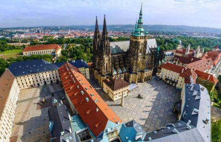 В Праге зажгут 30 тысяч свечей — по количеству умерших от коронавируса