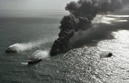 Пожежа на контейнеровозі: Шрі-Ланка зіткнулася з «найсильнішим забрудненням пляжів в історії країни»
