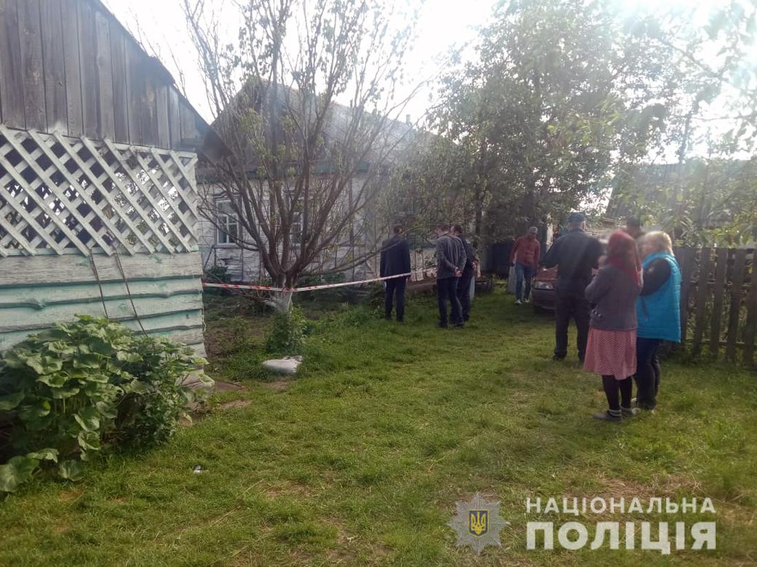 В Житомирской области неизвестный стрелял в супружескую пару в их доме, муж погиб на месте