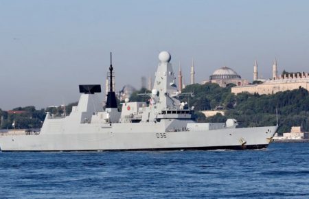 Кораблі РФ супроводжували есмінець Британії, щоб змусити його змінити курс — журналіст BBC