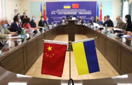 Поставки вакцини: Китай заперечує, що шантажував Україну