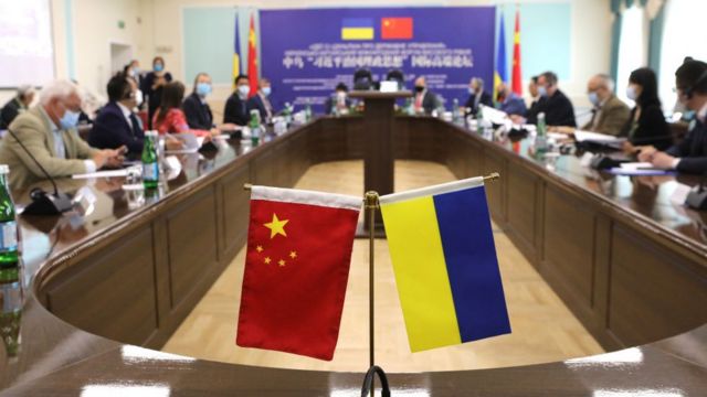 Поставки вакцини: Китай заперечує, що шантажував Україну