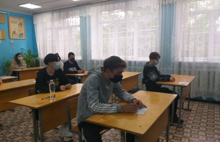 На Луганщині на ЗНО з української приїхали понад 200 випускників з окупованої території
