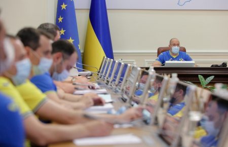 Министры пришли на заседание Кабмина в футболках сборной Украины (фото)