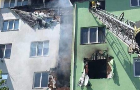 Під Києвом стався потужний вибух у п’ятиповерхівці, людей евакуювали (ВІДЕО)