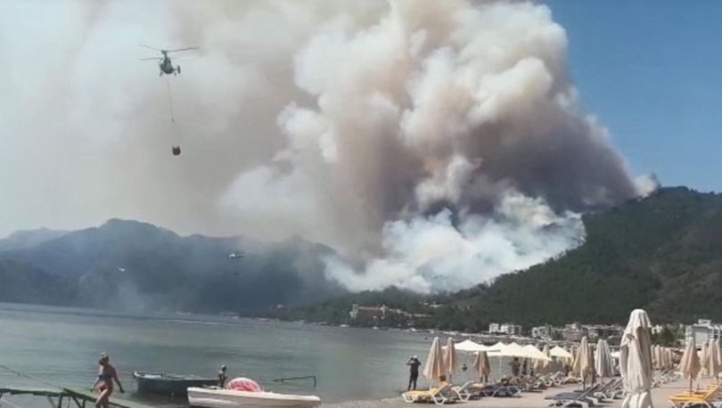 На курорте Мармарис в Турции вспыхнул пожар, туристов эвакуируют (видео)