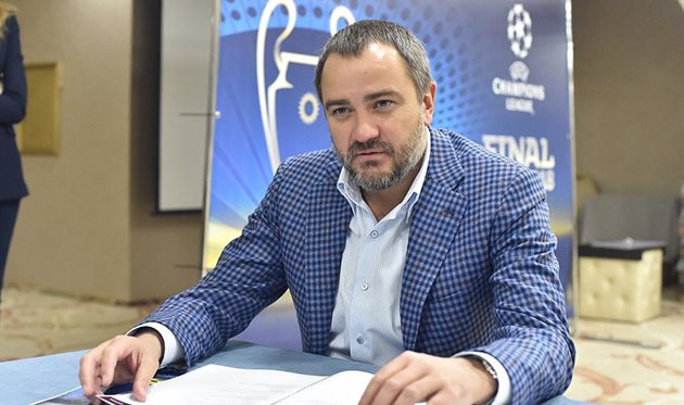 Павелко отправился на переговоры с УЕФА из-за ситуации с формой сборной Украины