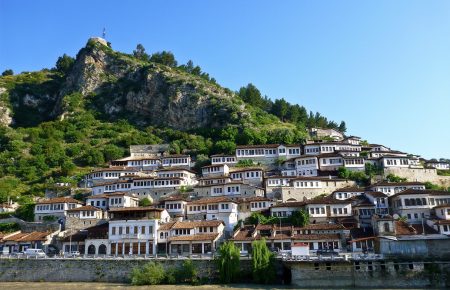 В Албании отменили все ограничения для иностранных туристов