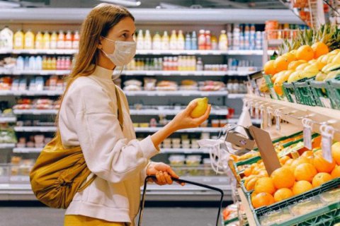 Сети супермаркетов должны перейти на более экологичную альтернативу пакетам до 2023 года — нардеп Игорь Кривошеев
