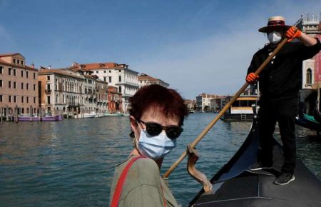 В Италии разрешили ходить без масок на открытом воздухе