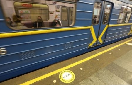 У київському метро частково обмежили рух поїздів через падіння пасажира на колію (оновлено)