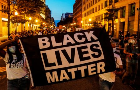 У США подружжя, яке погрожувало зброєю протестувальникам Black Lives Matter, визнало себе винним