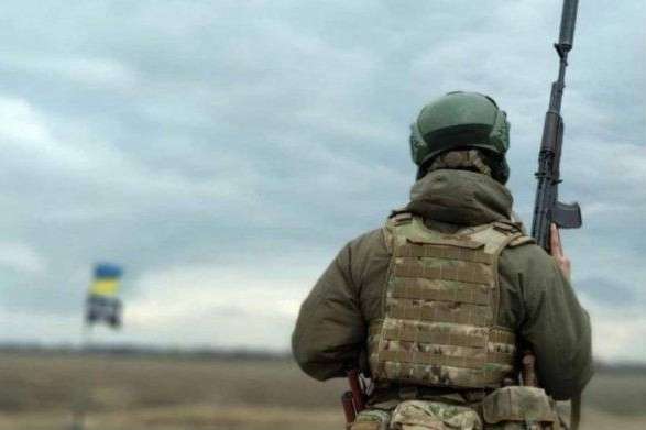 Через обстріл бойовиків український боєць отримав поранення
