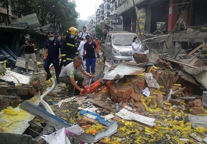 В Китае в результате взрыва газа погибли 11 человек, 37 в тяжелом состоянии (ВИДЕО)