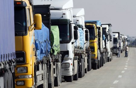 У Києві через спеку з 10 до 22 обмежують в'їзд вантажівок