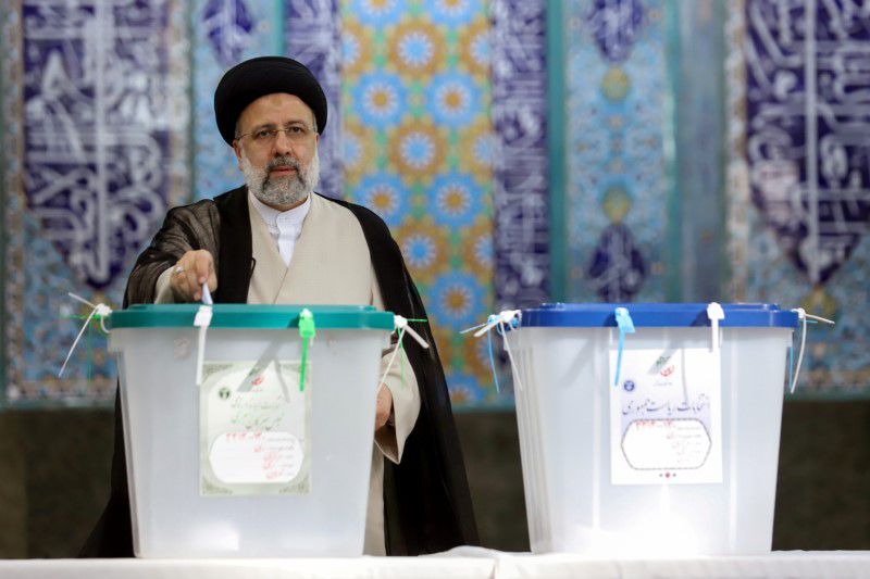 На президентських виборах в Ірані перемагає Ебрагім Раїсі, якого звинувачують у злочинах проти людства