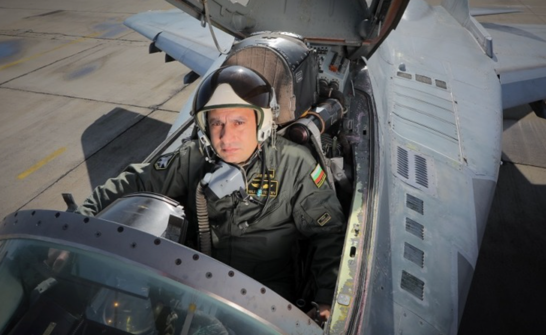 Авария истребителя МиГ-29 в Черном море: 47-летний пилот погиб