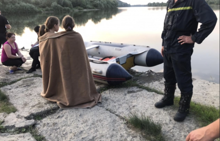 На Ивано-Франковщине утонул мужчина во время спасения дочерей — ГСЧС