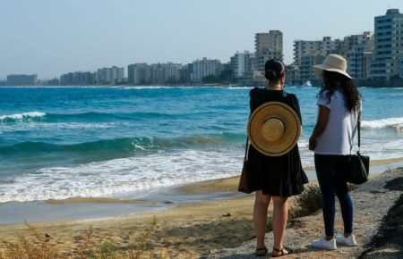 Кипр упрощает въезд для вакцинированных украинцев