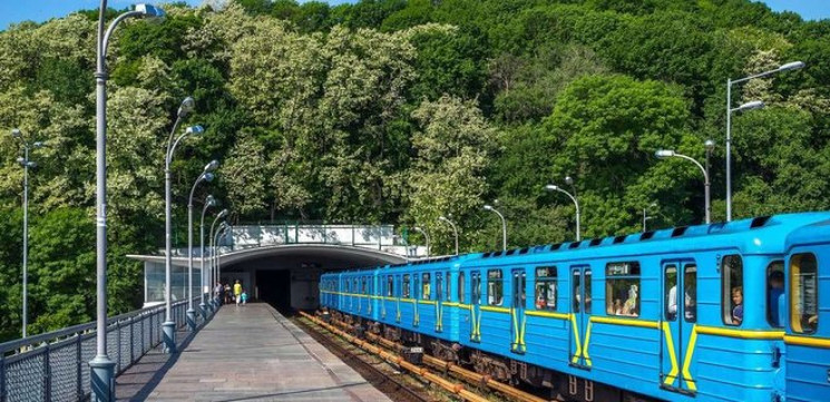 В метро Киева сбой: оплата картой или мобильным приложением не работает