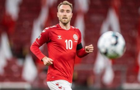 Євро-2020: матч між Данією і Фінляндією перервали, півзахисник Данії знепритомнів