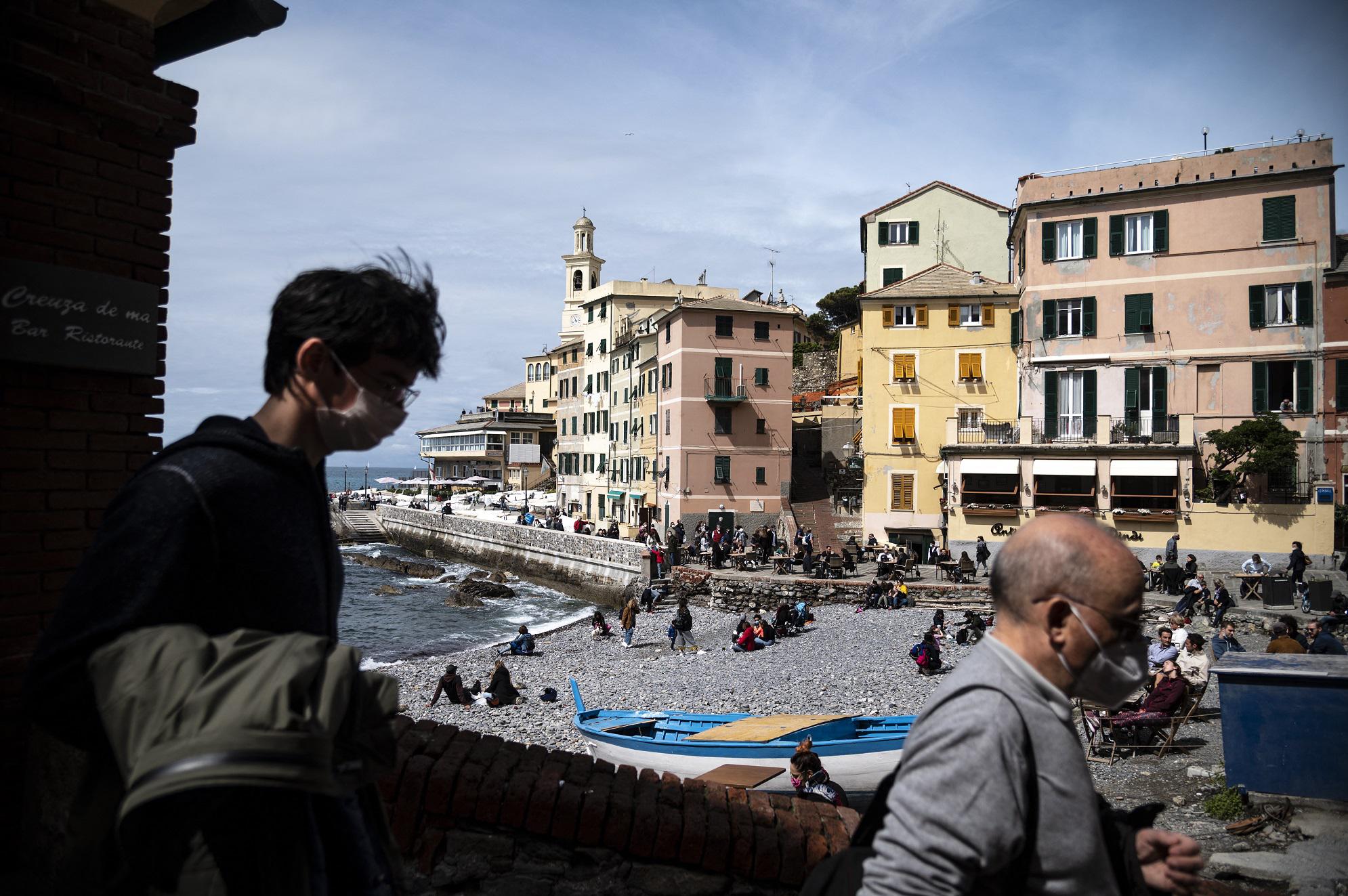 В Италии с 28 июня отменяют обязательное ношение масок на улице