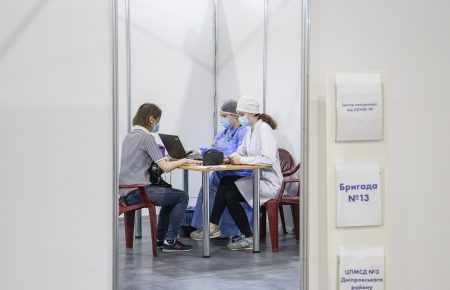 В Киевском центре вакцинации изменили организацию процесса получения прививок — КГГА