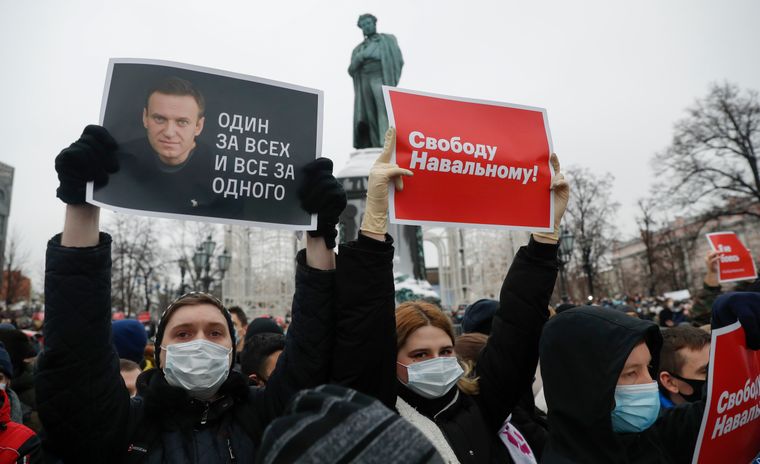 У РФ визнали штаби Навального екстремістськими, у США засудили