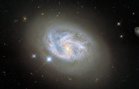 Hubble вперше зробив знімок спіральної галактики в оточенні наднових