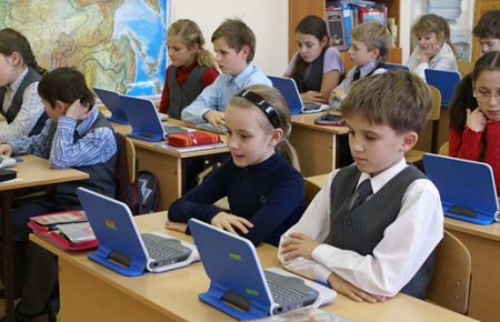 В Україні 24 школи не мають доступу до інтернету — Шкарлет