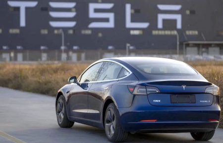 Tesla возобновит продажу авто за биткоины, когда криптовалюта станет на 50% экологически чистой