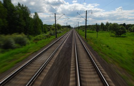Понад 20 потягів запізнюються через аварію на Житомирській залізниці