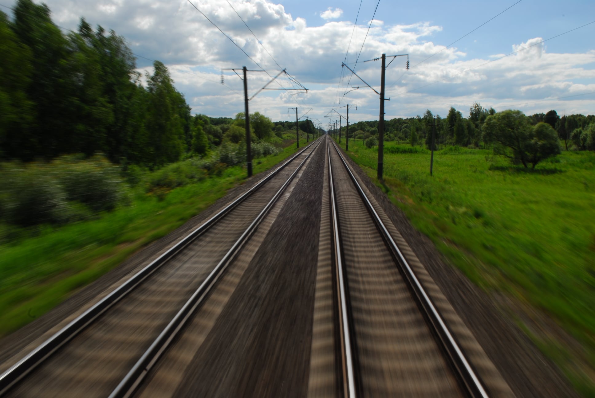 В Україні через негоду запізнюються поїзди